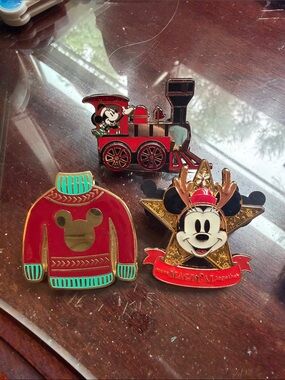 Disney Holiday Pin Set — Minnie & Train & Sweater